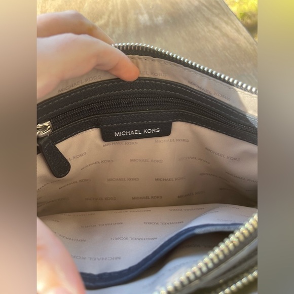 🌷HP🌷Michael Kors Adele Double-Zip Crossbody - Picture 9 of 12